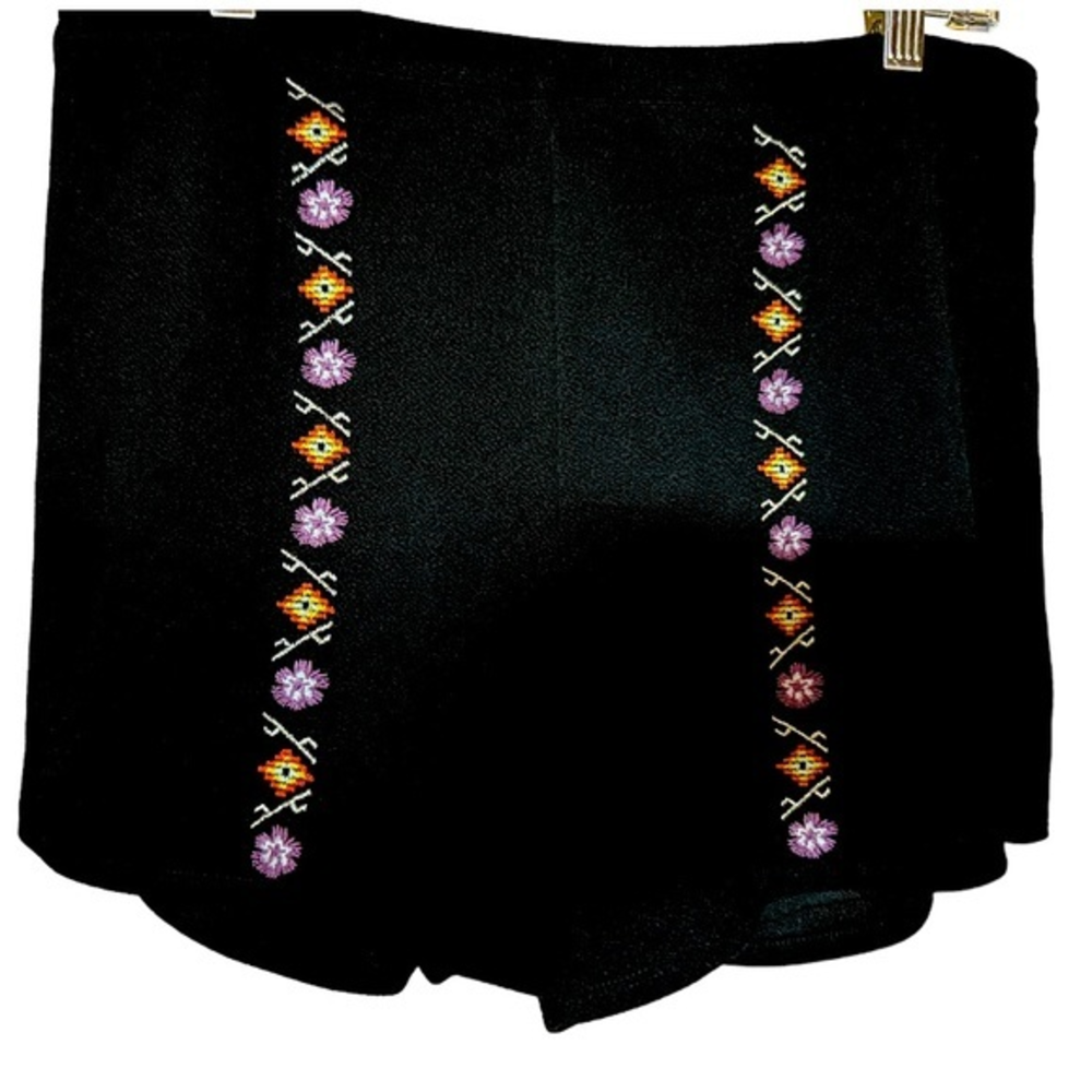 Eyeshadow High Waist Embroidered Shorts‎ Nordic Trim Black Back Zipper Size L